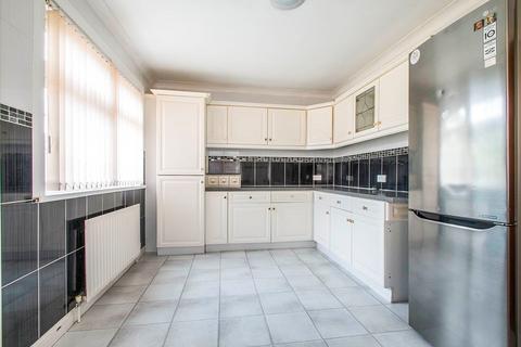 3 bedroom semi-detached house to rent, Westland Road, West Yorkshire LS11