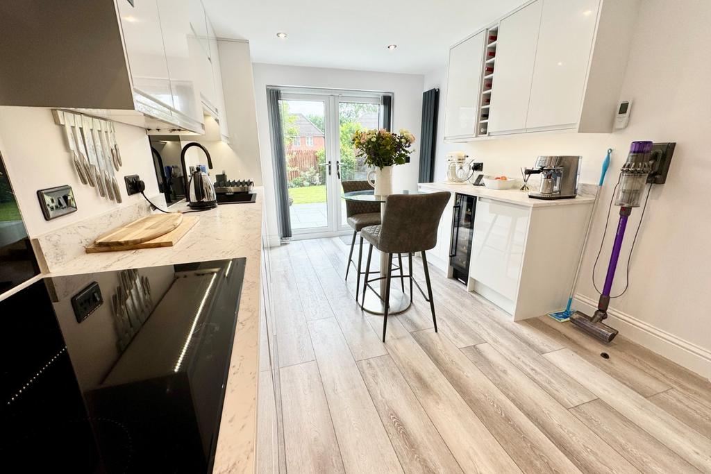 Kitchen/Dining