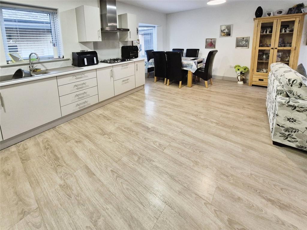 Kitchen/Dining Area