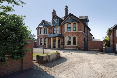 2 bedroom ground floor flat for sale, Brimley Road, Bovey Tracey, TQ13