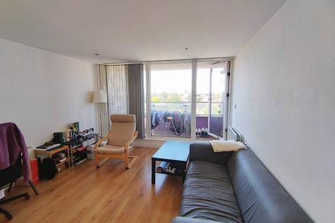 2 bedroom flat to rent, Mallard Point