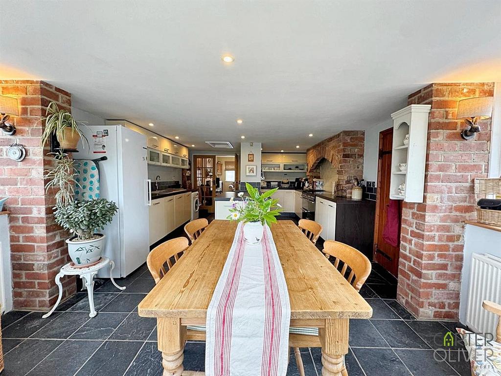 Dining kitchen