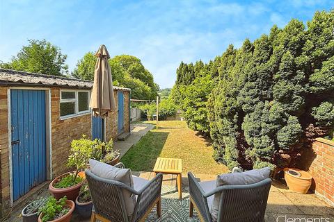 4 Highbarns, Hemel Hempstead, HP3 8AG