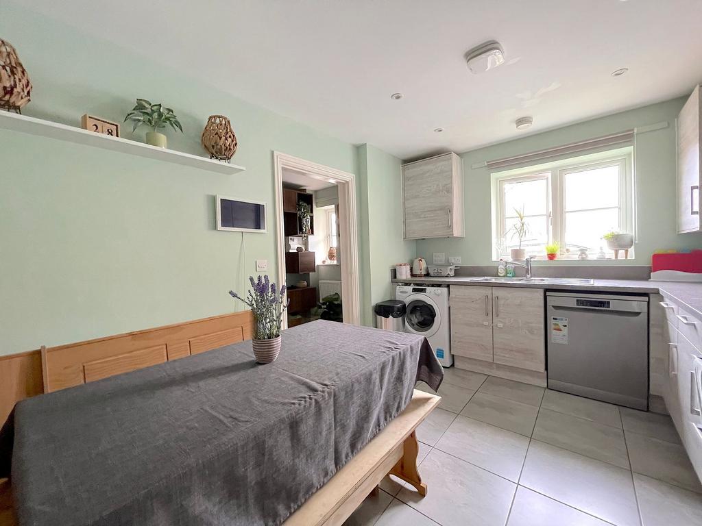 Kitchen/Dining Room (2)