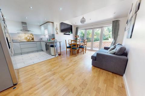 undefined, Elizabeth Road, The Headlands, NN11 9DP