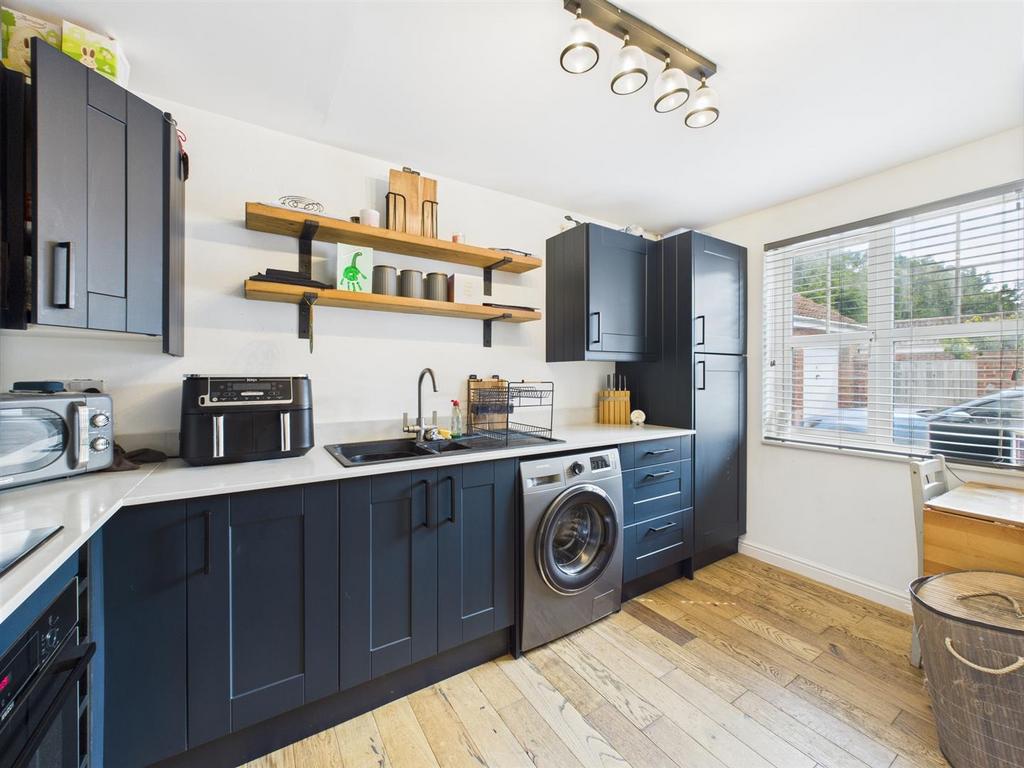 Kitchen: