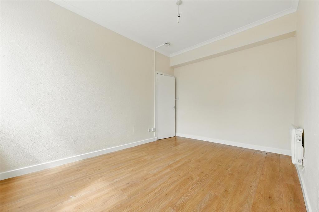 27c Carnegie Drive010.jpg