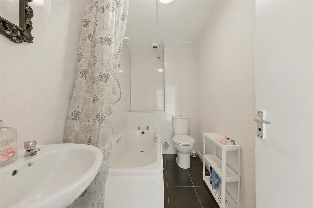 27c Carnegie Drive015.jpg