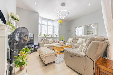 3 bedroom end of terrace house for sale, SHAKESPEARE DRIVE, Westcliff-On-Sea