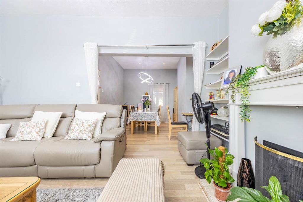 Lounge/Dining Room