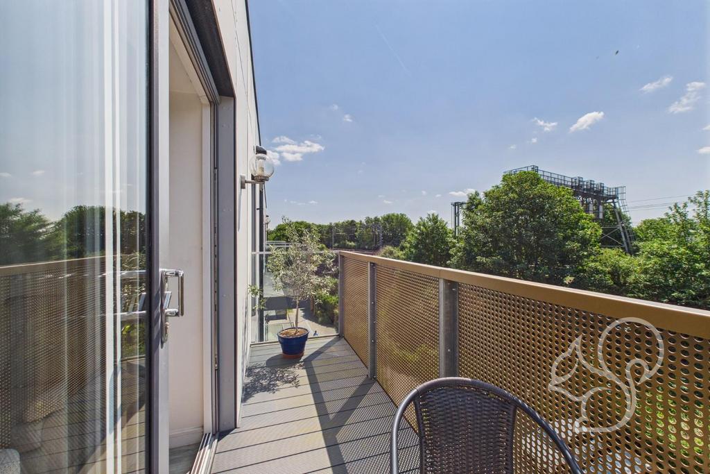 CAM05287 G0-PR0086-STILL009.jpg