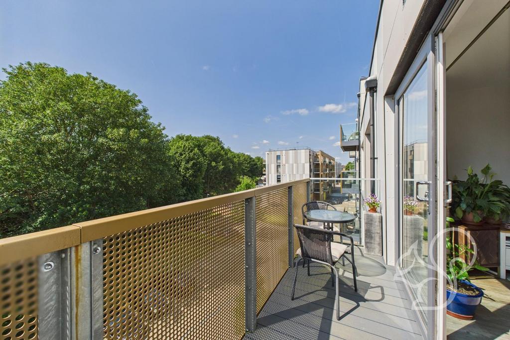 CAM05287 G0-PR0086-STILL008.jpg