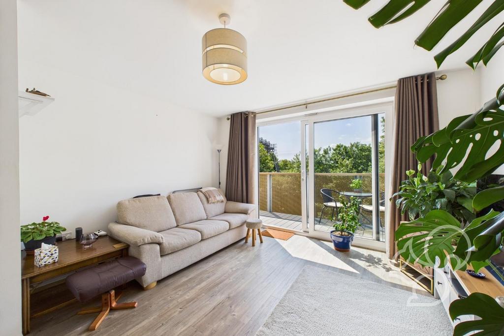 CAM05287 G0-PR0086-STILL007.jpg