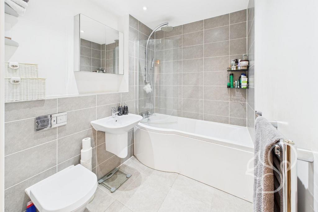 CAM05287 G0-PR0086-STILL012.jpg