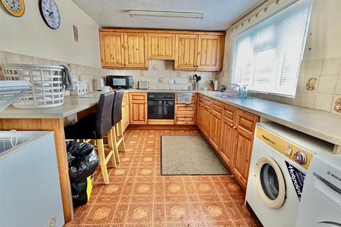 60 Upper Luton Road, Chatham, ME5 7BG