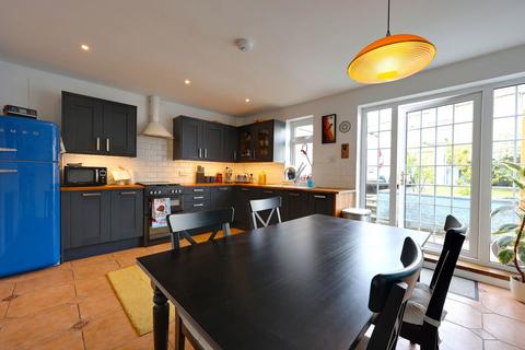 33 Derrick Road, Bristol, BS15 8DS