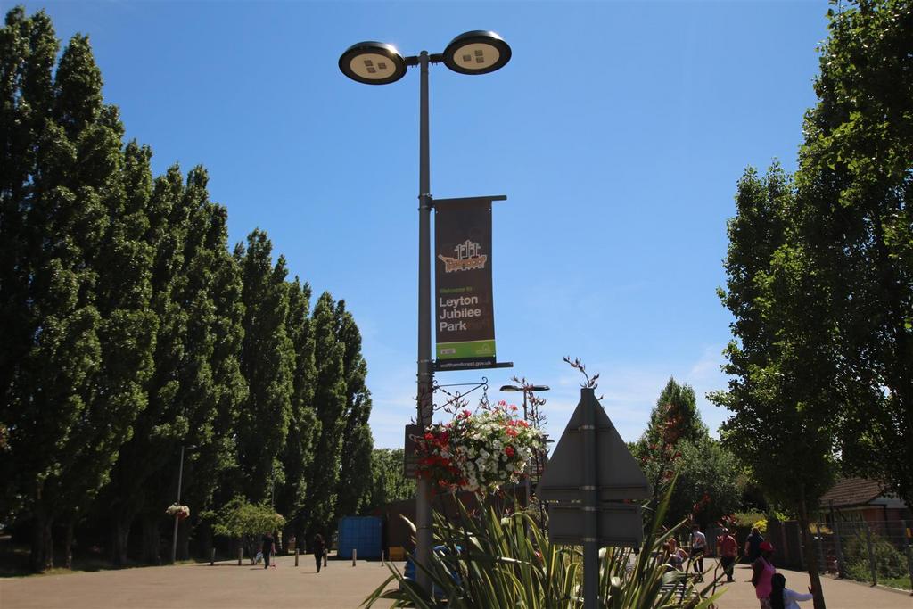 Jubilee park sign.JPG