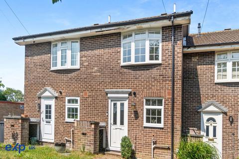 24 Cricketers Close, Chessington, KT9 1NL