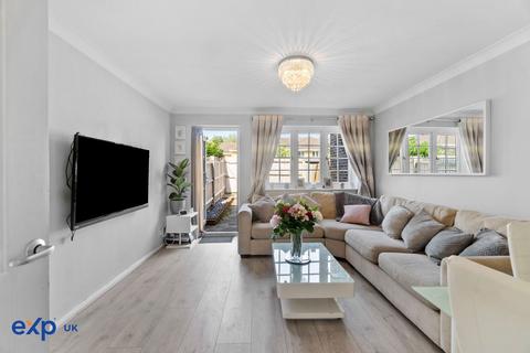 24 Cricketers Close, Chessington, KT9 1NL