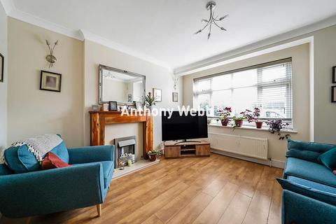 undefined, Norfolk Avenue, Palmers Green, N13
