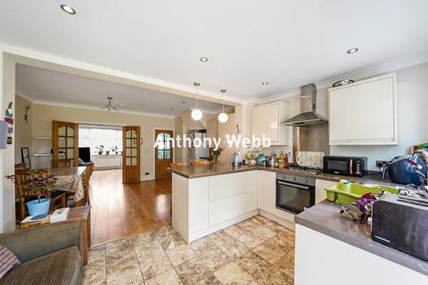 undefined, Norfolk Avenue, Palmers Green, N13