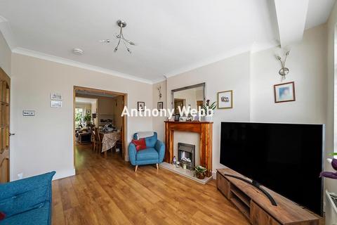 undefined, Norfolk Avenue, Palmers Green, N13