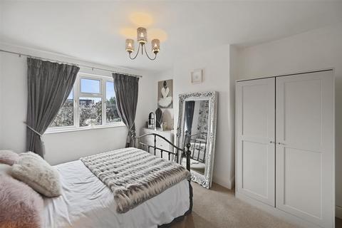 30 Westcroft Gardens, Morden, SM4 4DL