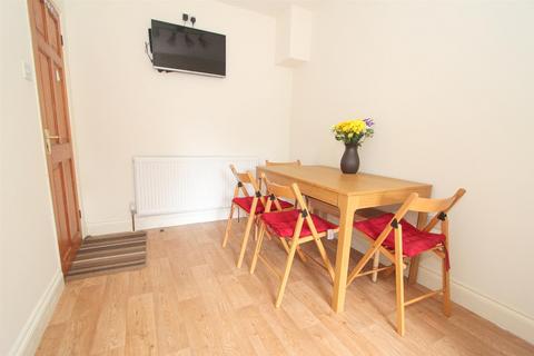 3 Wellow Walk, Carshalton, SM5 1QJ