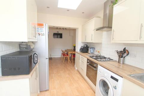 3 Wellow Walk, Carshalton, SM5 1QJ