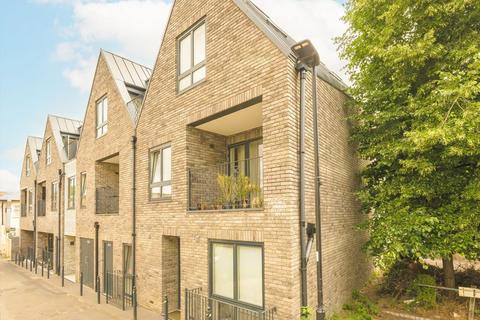 1 bedroom flat for sale, Factory Yard, London W7