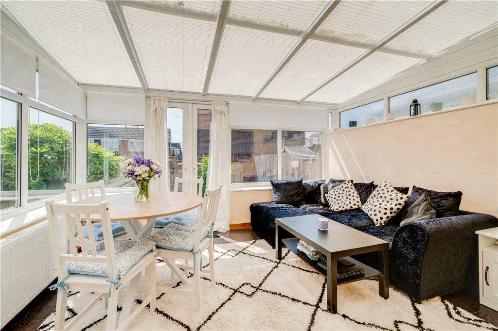 Sitting/Dining Area