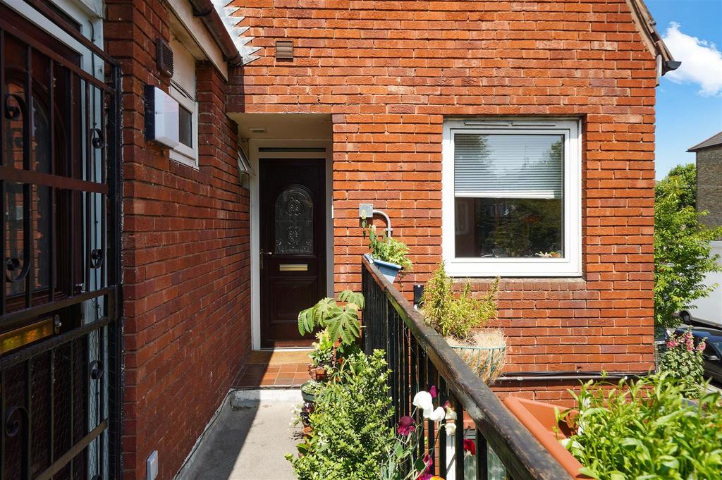 Flat 13, 2 Gautrey Road - z P5yclbp Pg X96 T2meg VM.jpg