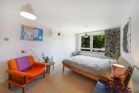3 bedroom apartment for sale, Gautrey Road, London SE15