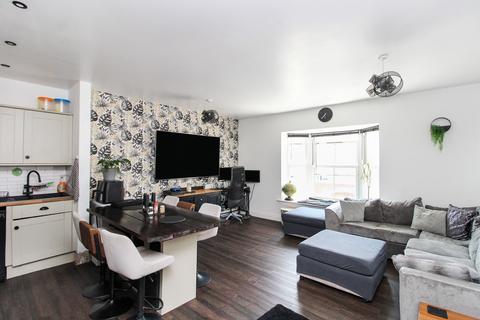 2 bedroom flat for sale, Station Way, Crawley, West Sussex. RH10 1DB
