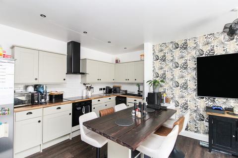2 bedroom flat for sale, Station Way, Crawley, West Sussex. RH10 1DB