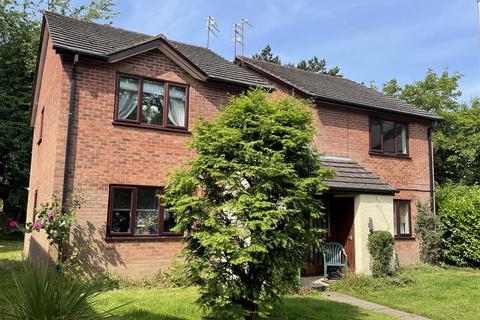 Flat 12, Worcester Court Chequer Street, Penn Fields, Wolverhampton, WV3 7EG