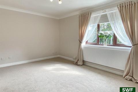Flat 12, Worcester Court Chequer Street, Penn Fields, Wolverhampton, WV3 7EG