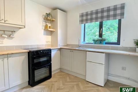 Flat 12, Worcester Court Chequer Street, Penn Fields, Wolverhampton, WV3 7EG