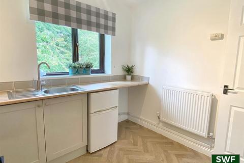 Flat 12, Worcester Court Chequer Street, Penn Fields, Wolverhampton, WV3 7EG