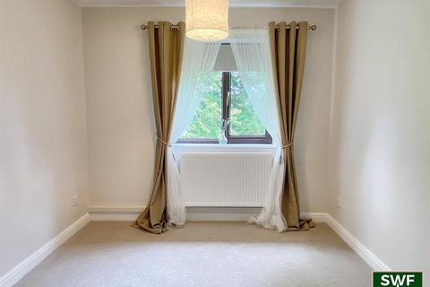 Flat 12, Worcester Court Chequer Street, Penn Fields, Wolverhampton, WV3 7EG