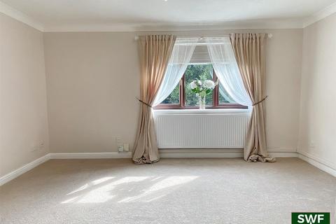 Flat 12, Worcester Court Chequer Street, Penn Fields, Wolverhampton, WV3 7EG
