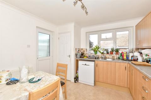 10 Bewsbury Crescent, Whitfield, Dover, CT16 3EU