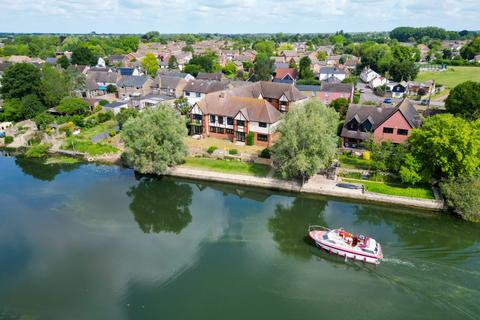 2 bedroom apartment for sale, High Street, Earith, Huntingdon, Cambridgeshire, PE28