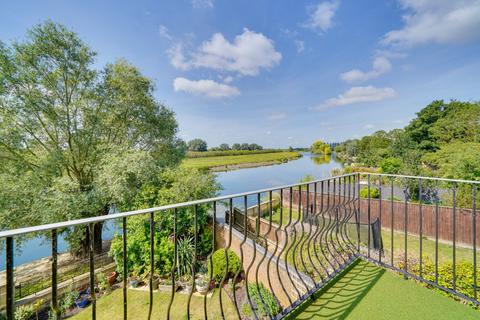 2 bedroom apartment for sale, High Street, Earith, Huntingdon, Cambridgeshire, PE28