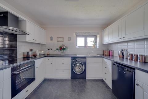 2 bedroom apartment for sale, High Street, Earith, Huntingdon, Cambridgeshire, PE28