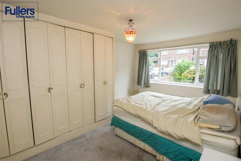 2 bedroom ground floor maisonette for sale, Brookside, London N21