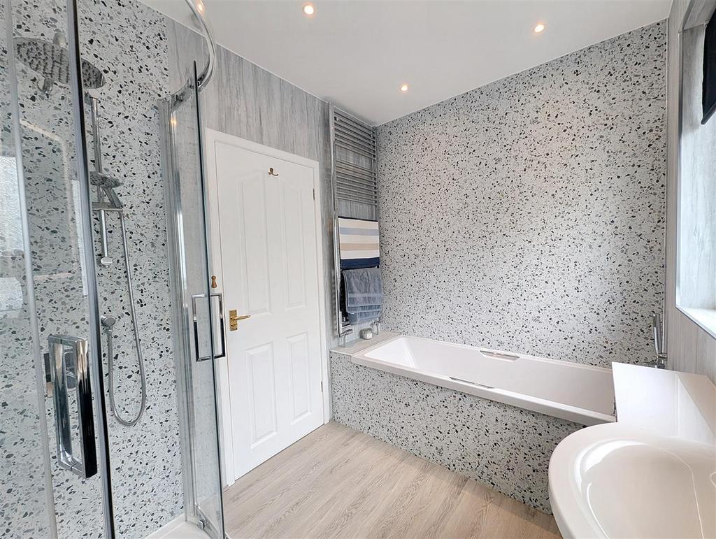 Bath/Shower Room
