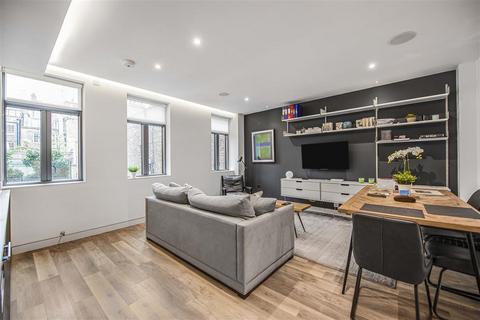 1 bedroom flat for sale, London WC2N