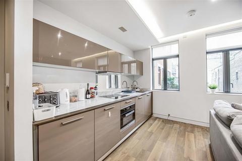 1 bedroom flat for sale, London WC2N