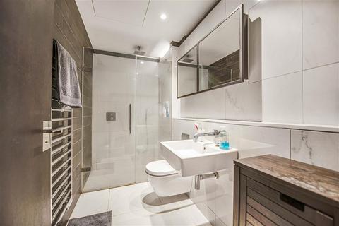 1 bedroom flat for sale, London WC2N